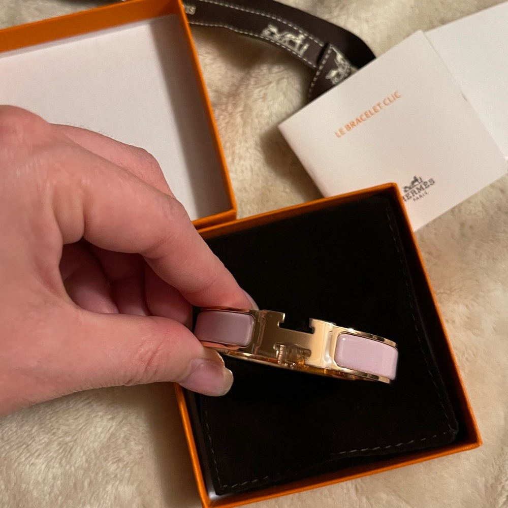 Brand new click bracelet